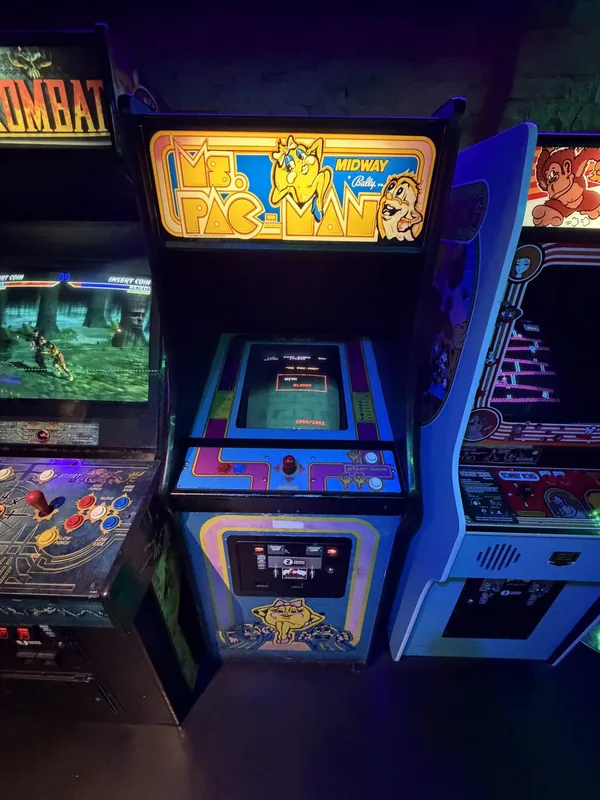 Ms. Pac-Man cabaret arcade cabinet by General Computer and Midway